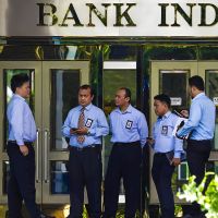 Rupiah Anjlok ke Rp18.000 per Dolar AS, Bank Indonesia Buka Suara