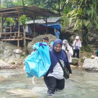 Setahun Zero Waste Warriors: PLN dan Warga Jaga Alam Sentul dari Jejak Sampah