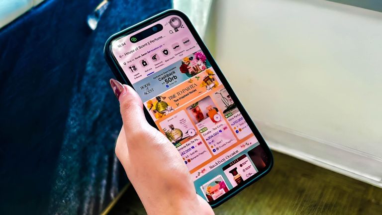 Tak Bisa Mencium Aroma, Begini Cara yang Tepat Pilih Parfum saat Belanja Online