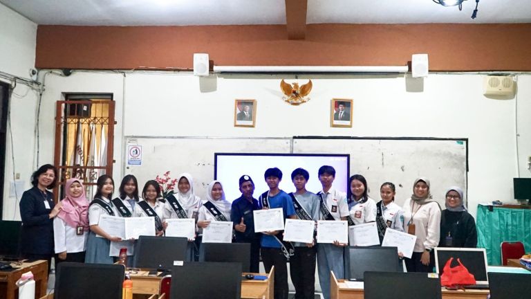 Program Beasiswa PT JIEP Antar 100 Persen Peserta Lolos ke Perguruan Tinggi Negeri
