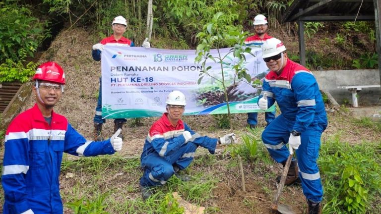Peringatan Hari Lingkungan Hidup Sedunia, Pertamina Drilling Ajak Pekerja Tanam Pohon