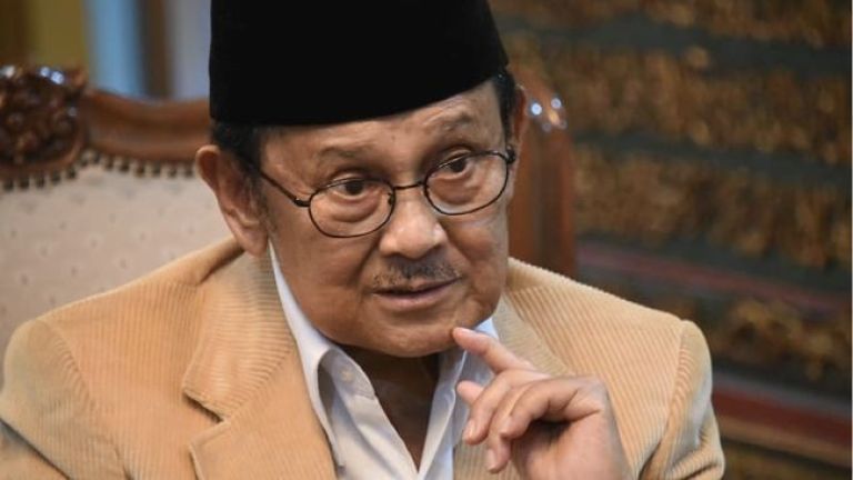 Mengapa BJ Habibie Disebut Bapak Teknologi Indonesia? Ini Jejak Inovasi dan Prestasinya…