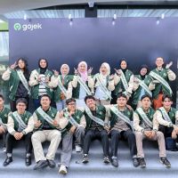 Gojek dan Yayasan GoTo Merah Putih Berikan Beasiswa S1 kepada Ratusan Mitra Driver dan Keluarga
