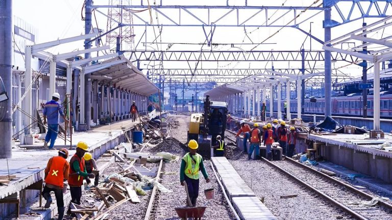 KAI Properti Lakukan Perpanjangan Peron di Stasiun Bogor