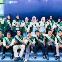Gojek dan Yayasan GoTo Merah Putih Berikan Beasiswa S1 kepada Ratusan Mitra Driver dan Keluarga