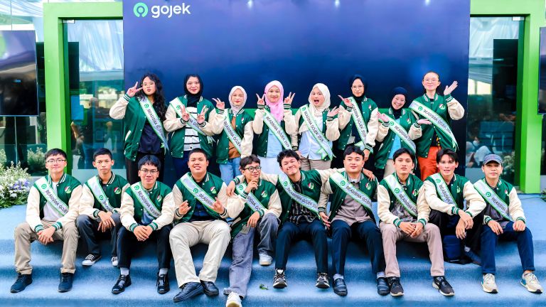 Gojek dan Yayasan GoTo Merah Putih Berikan Beasiswa S1 kepada Ratusan Mitra Driver dan Keluarga