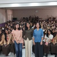 Sambut Hari Lingkungan Hidup, Charm Edukasi 2.000 Siswi dan Luncurkan Pembalut Ramah Lingkungan