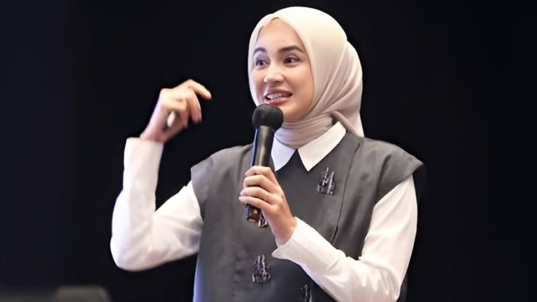 Pentingnya Penampilan bagi Wanita Karier Menurut Analisa Widyaningrum