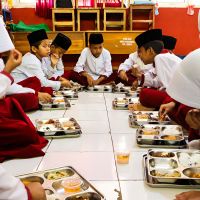Data Keracunan MBG Dibuka Terang Benderang, Anak Buah Prabowo  Mencak-mencak Nggak Terima: Angkanya Nggak Masuk Akal!