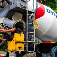 SIG Garap Peluang Renovasi dan Hunian Perkotaan lewat Layanan Beton MiniMix
