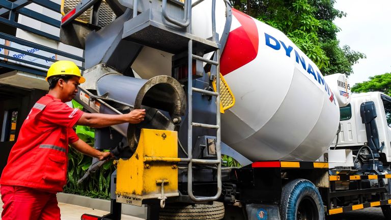 SIG Garap Peluang Renovasi dan Hunian Perkotaan lewat Layanan Beton MiniMix