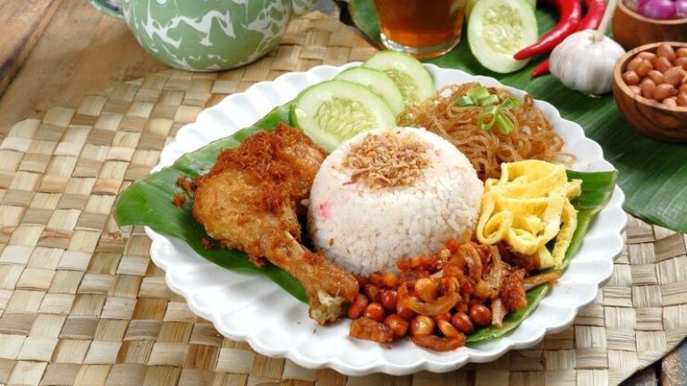5 Nasi Ulam Legendaris di Jakarta yang Masih Diburu Pecinta Kuliner Betawi
