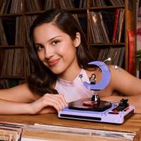 LEGO Group Gandeng Olivia Rodrigo Hadirkan Lima Koleksi Eksklusif Bertema Dunia Sang Bintang Pop