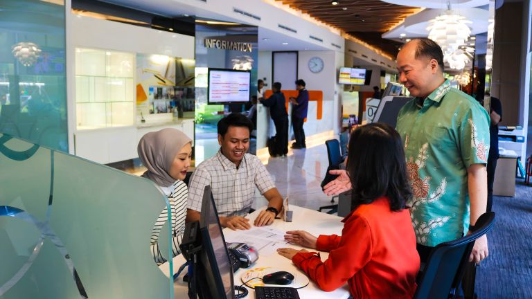 Bank Danamon Rayakan HUT Ke-70 dengan Program Hujan Kejutan