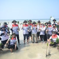 Perkuat Komitmen Kurangi Emisi Karbon, Pertamina Drilling Tanam 800 Mangrove di Pulau Pari