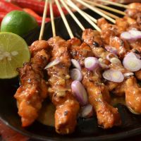 Benarkah Terlalu Sering Makan Sate Bisa Meningkatkan Risiko Kanker? Ini Penjelasan Dokter Ahli