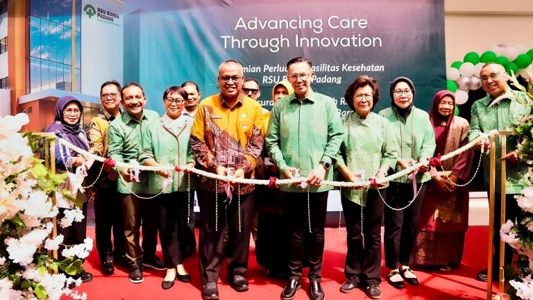 Perluas Fasilitas Layanan Kesehatan, RSU Bunda Padang Hadirkan Sistem Bedah Robotik Pertama di Sumatera Barat