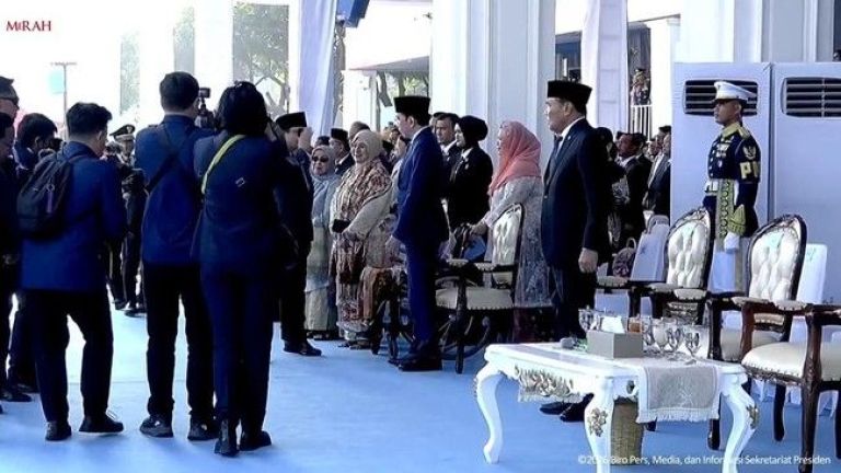 Prabowo Hormat ke Jokowi, Tepis Kabar Keretakan?