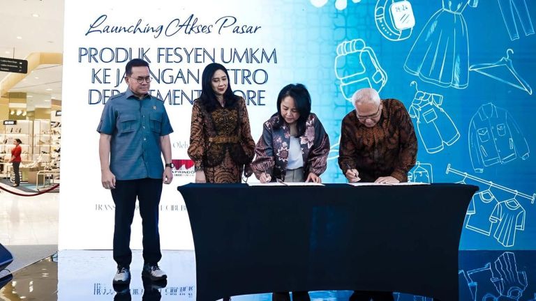 Produksi 11 Jenama Fashion Lokal segera Hadir di Metro Department Store