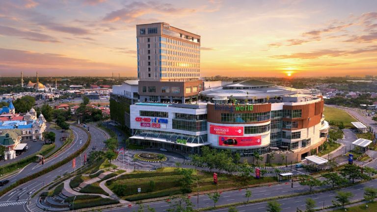 Ratusan Ribu Pengunjung Ramaikan Perayaan Ulang Tahun Kedua Living World Kota Wisata Cibubur