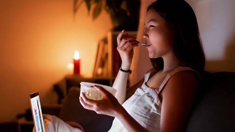 8 Camilan Sehat di Bawah 100 Kalori untuk Atasi Lapar Tengah Malam
