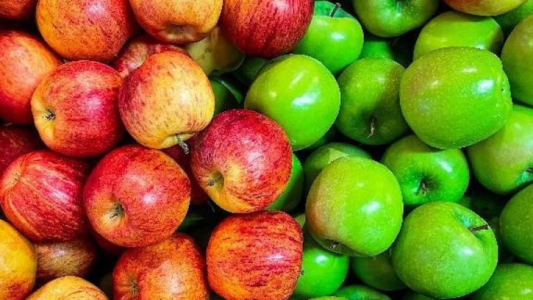 Apel Hijau vs Apel Merah, Mana yang Lebih Baik untuk Kulit Glowing Alami?