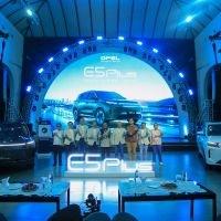 Tembus 1.100 Pre-booking Jelang GIIAS 2026, DFSK E5 Plus Dibanderol Mulai dari Rp500 Jutaan!