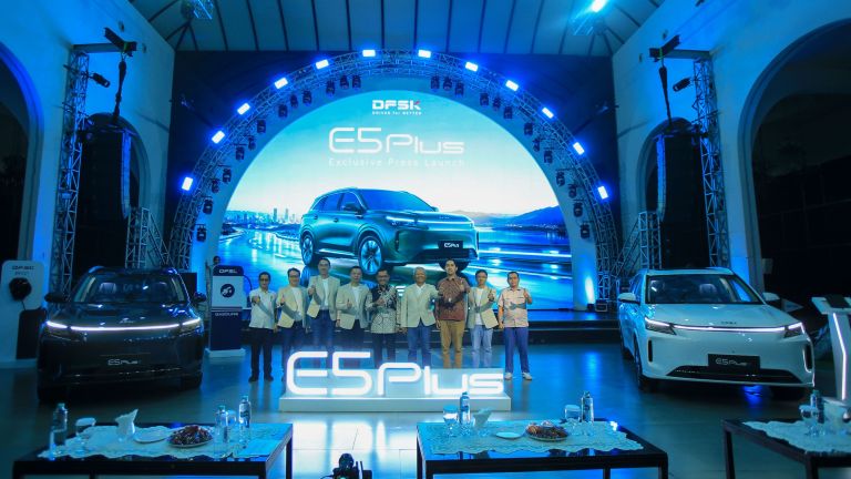 Tembus 1.100 Pre-booking Jelang GIIAS 2026, DFSK E5 Plus Dibanderol Mulai dari Rp500 Jutaan!