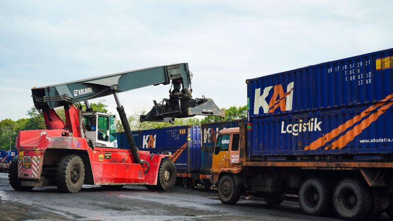 KAI Logistik Kelola 8,7 Juta Ton Angkutan Barang Sepanjang Semester I 2026