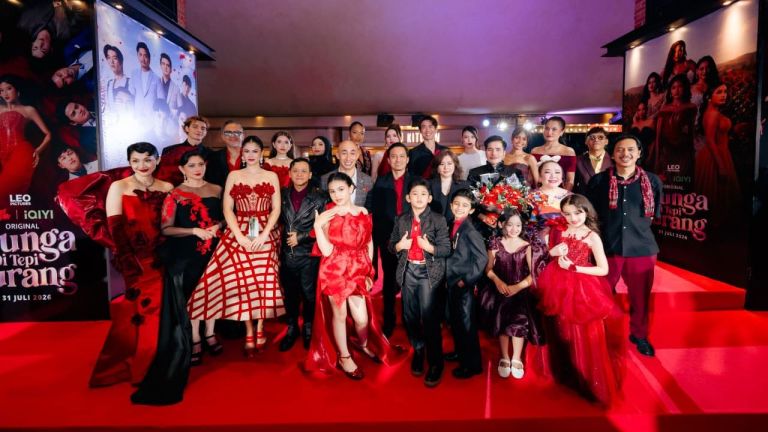 MAXstream dan iQIYI Rilis Serial 'Bunga di Tepi Jurang', Hadirkan Deretan Bintang Top hingga Debut Aktor Thailand