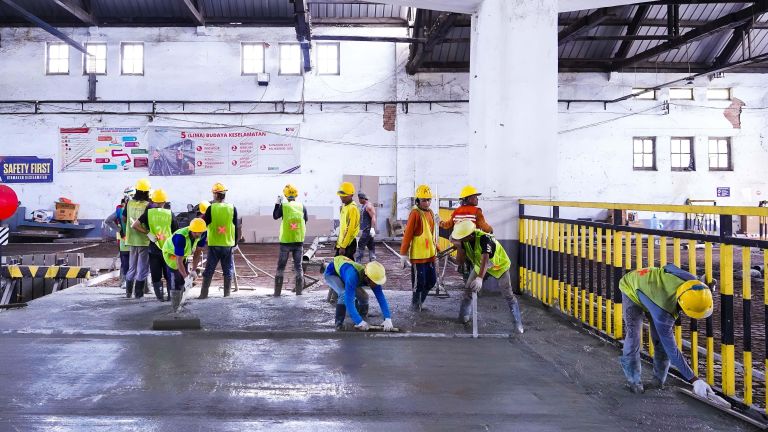 KAI Properti Renovasi Gudang Besar Stasiun Jakarta Gudang
