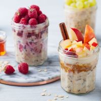 Overnight Oats vs Oatmeal Hangat, Mana yang Lebih Sehat untuk Sarapan?