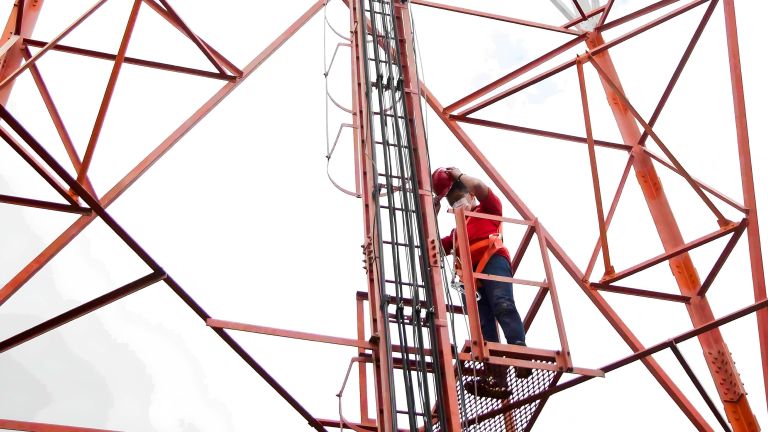 Telkomsel Siap Optimalkan Spektrum 700 MHz dan 2,6 GHz