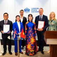 Pemimpin Bisnis Vietnam Nguyen Thi Phuong Thao Buka Perdagangan di London Stock Exchange dalam Kunjungan ke Inggris