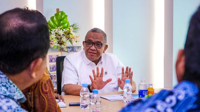 Wamenaker: Kehadiran Industri Harus Membuka Kesempatan Kerja bagi Warga Sekitar