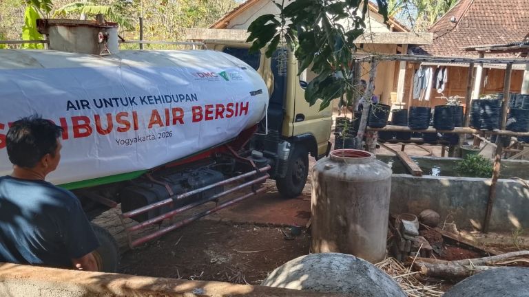 Dompet Dhuafa Distribusi Air Bersih ke Pelosok Gunung Kidul untuk Tangani Dampak Kemarau di Yogyakarta