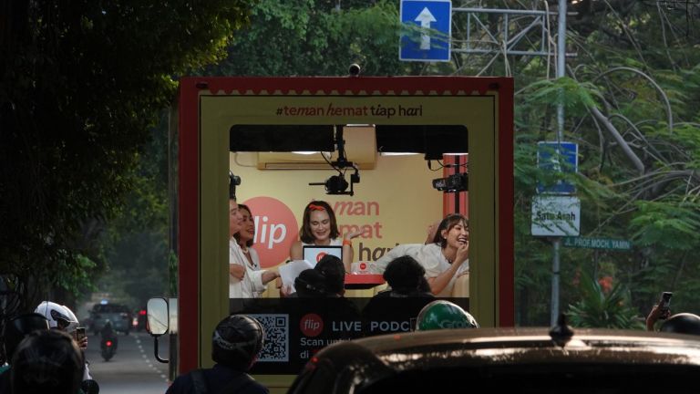 Bukan Stop Belanja, Ini Cara Luna Maya dan Gank Mentri Ceria Tetap Hemat