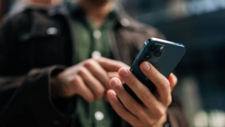 Kenapa Gen Z Lebih Suka Texting daripada Telepon? Ini Alasannya
