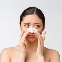 Sakit dan Bikin Gak Nyaman! Ini Penyebab Munculnya Jerawat di Dalam Hidung