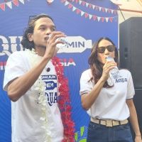 Vino 'Gubernur Blok M' Ikut Ramaikan Pesta Kaum Adem AQUA, Intip Keseruannya!