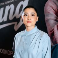Dari Model hingga Main Film, Yuk Kenalan dengan Jenny Zhang!