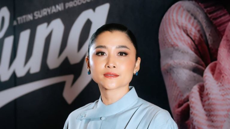 Dari Model hingga Main Film, Yuk Kenalan dengan Jenny Zhang!