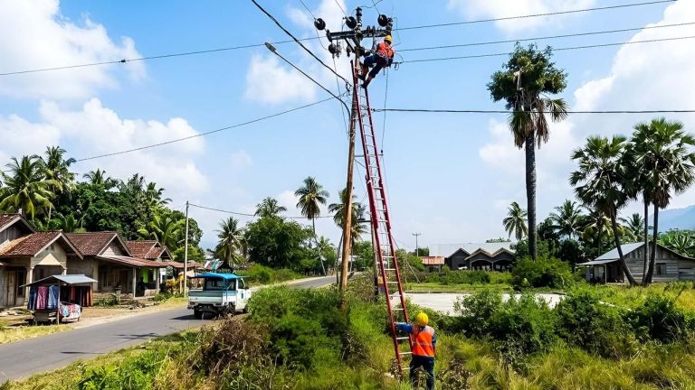 Jelang HUT ke-81 RI, Dirut PLN Kawal Langsung Kelistrikan Nasional dari Posko NTT