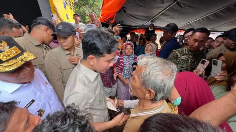 Gibran Sampaikan Maaf ke Warga Terdampak Gempa NTT
