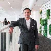 Adjis Doaibu dan Jejak Kariernya dari Panggung Komika hingga Dunia Film