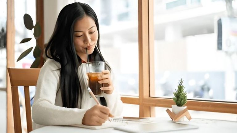 Benarkah Sering Minum Es Bikin Perut Buncit?