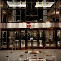 OJK Kasih Sanksi ke Puluhan Emiten di Bursa: Dari Perusahaan Bakrie hingga Salim Group!
