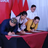 Ratusan Pedagang Pasar Induk Kramat Antusias Ikuti Akad Kredit Massal Bank Jakarta