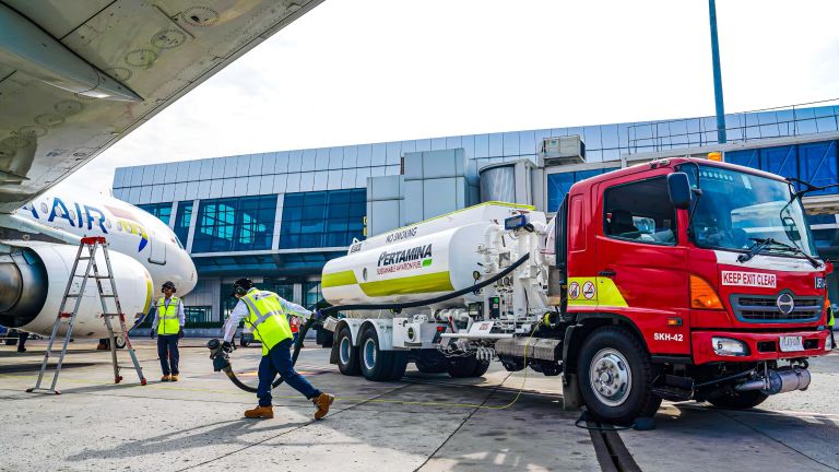 Dukung Penerbangan Lebih Ramah Lingkungan, Pertamina Patra Niaga Perluas Layanan SAF