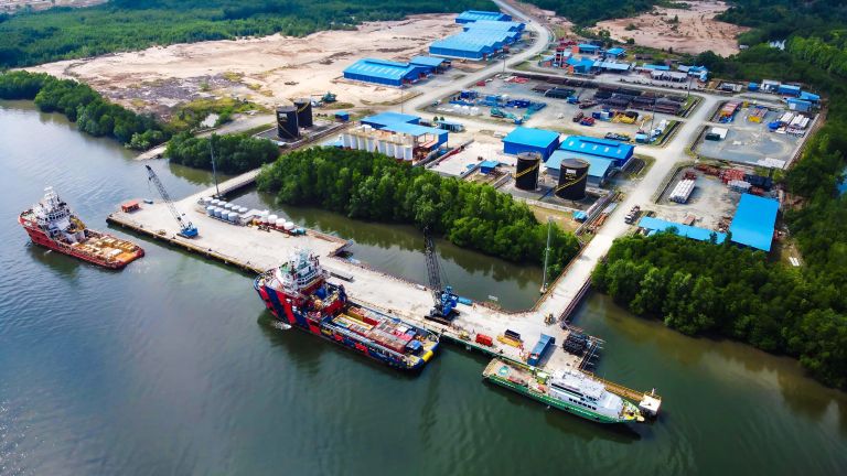 Peran Shorebase dalam Mendukung Kebutuhan Industri di Indonesia